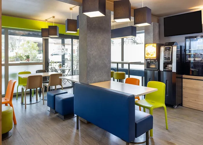 Ibis Budget La Cité 2*